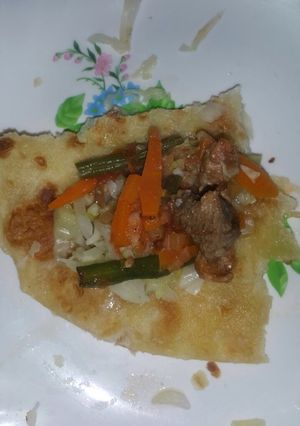 A picture of Chappati and meat stew.