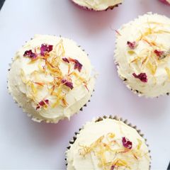 A picture of Basic Vanilla Cupcakes.