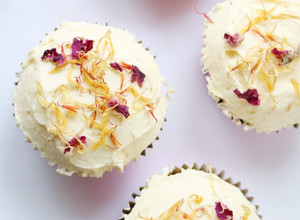 A picture of Basic Vanilla Cupcakes.