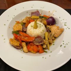 A picture of Chicken in Thai Garlic Brown Sauce (Garlic Lovers Delight).