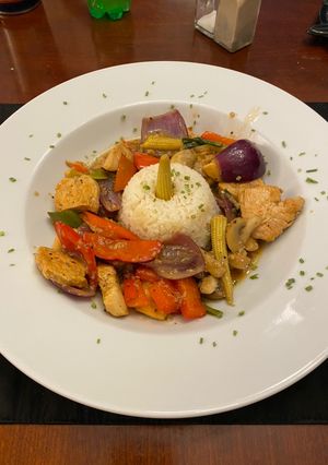 A picture of Chicken in Thai Garlic Brown Sauce (Garlic Lovers Delight).