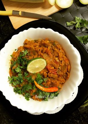 A picture of Lauki Bharta (Mashed Bottle Gourd Curry).