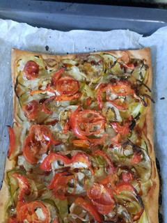Una foto de Hojaldre al horno con hortalizas