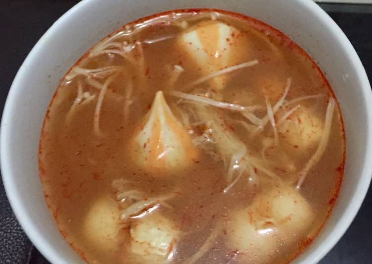 Sup tomyam bola-bola ikan sederhana