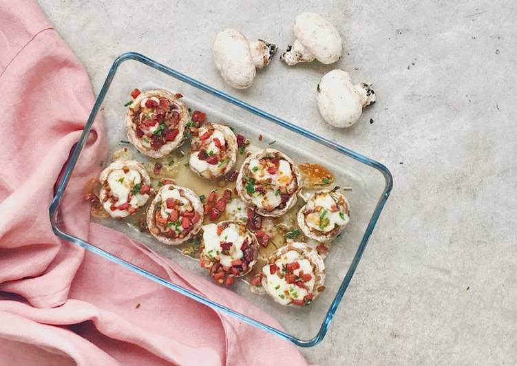 Champiñones rellenos de jamón y queso