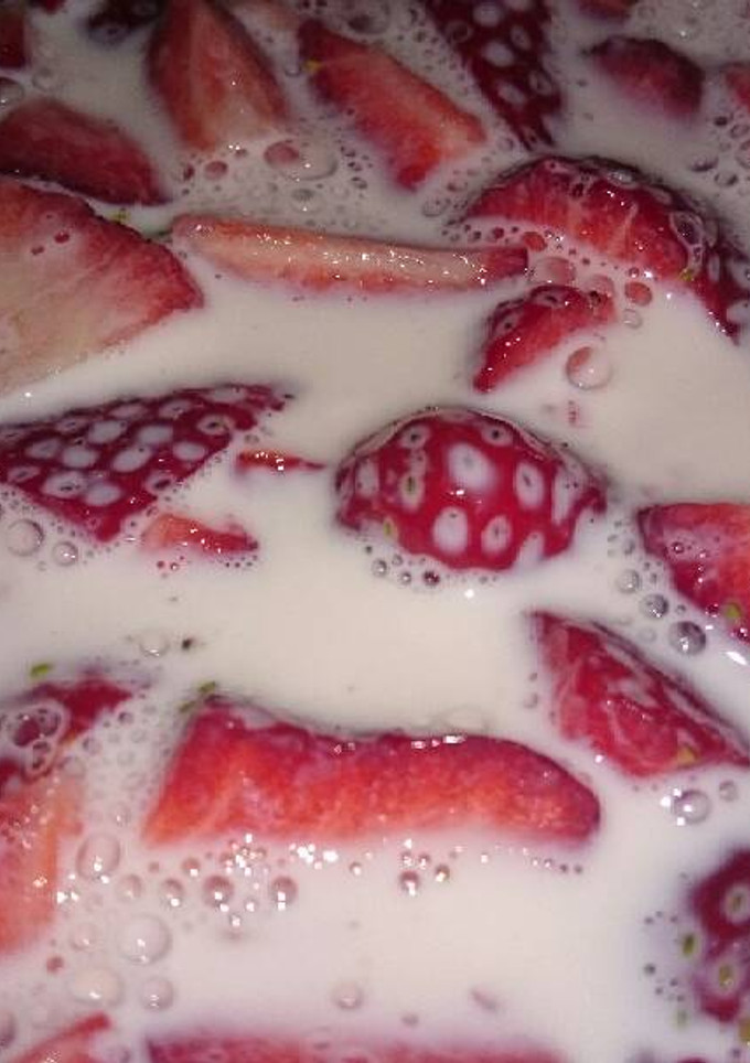 Una foto de Fresas con leche y azúcar