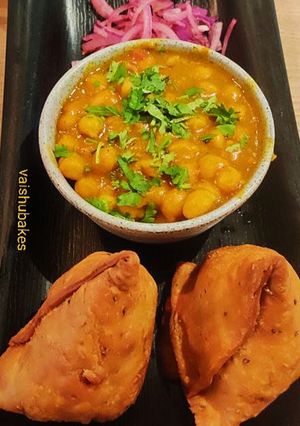 A picture of Cheese Samosa Party Starter.