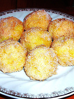 Una foto de Bolitas de patatas con ciruelas- merienda