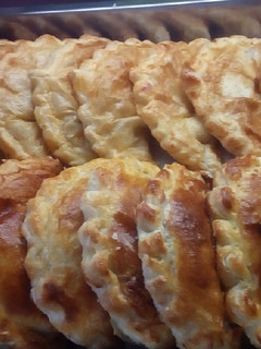 Una foto de Empanadas de queso y cebolla de verdeo,🧀🧀🌰🌰🌰🧀🧀