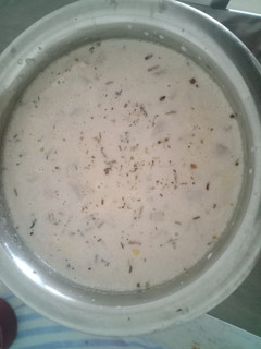 A picture of Cream of mushroom soup.