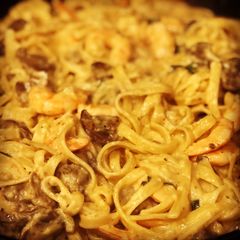 A picture of Shrimp & Mushroom Fettuccine.