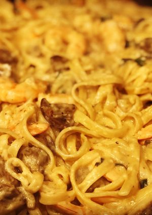 A picture of Shrimp & Mushroom Fettuccine.