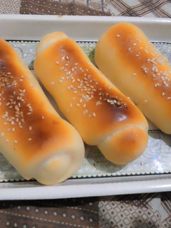 A picture of Cheese chicken bread roll.