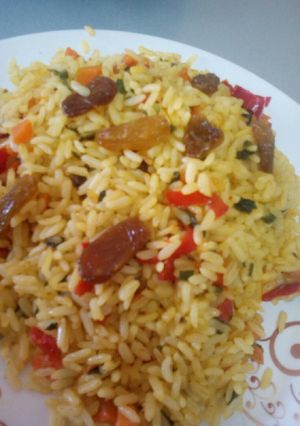 A picture of Raisins fried rice.