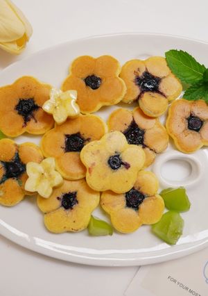 儀式感「藍莓小花鬆餅」酸甜果香。 的食譜成品照片