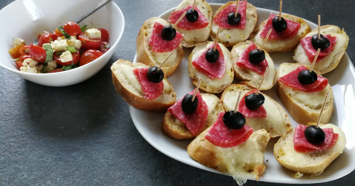 Przepis na Mini kanapeczki z salami i oliwkami autorstwa Anna Wojtyczko