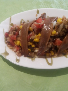 Una foto de Ensalada de lentejitas y anchoas de Santoña🐟🥗😋