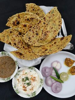 तवा तंदूरी मिस्सी रोटी (Tawa tandoori missi roti recipe in hindi) रेसिपी मुख्य फोटो