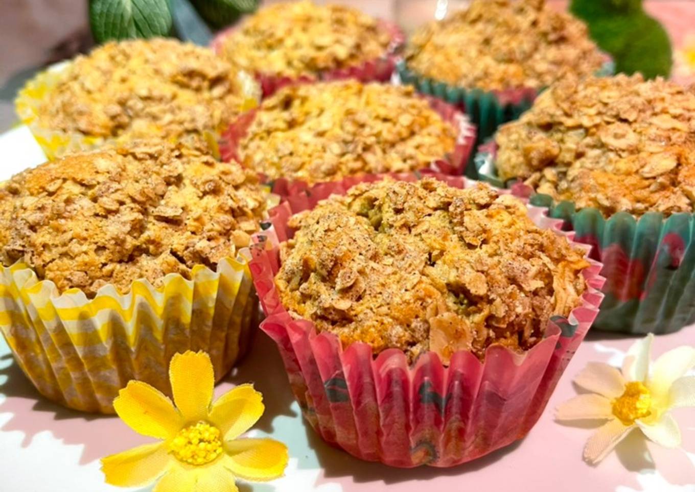 Oatmeal Muffins with Cinnamon and Sweet Apple