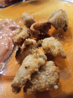 Una foto de Nuggets de pollo caseros sin huevo (BLW) al horno, rápidos