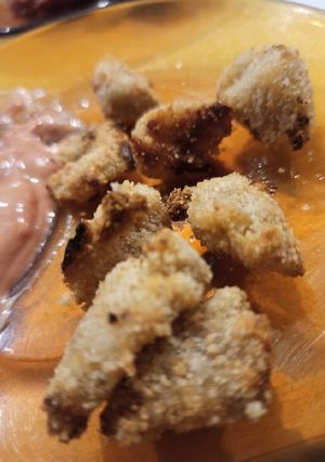 Una foto de Nuggets de pollo caseros sin huevo (BLW) al horno, rápidos