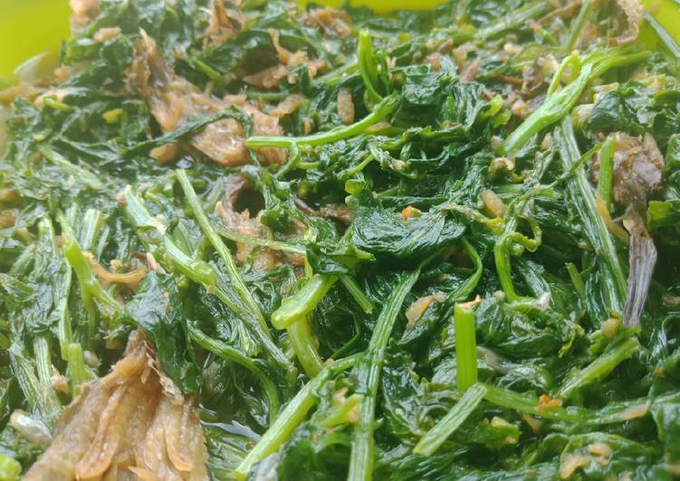 Cara buat Tumis sawi kampung mix ikan salai yang lezat Untuk Jualan