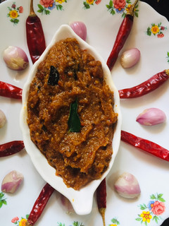 சின்னவெங்காயஊறுகாய்(shallots pickle recipe in tamil) செய்முறை முக்கிய புகைப்படம்