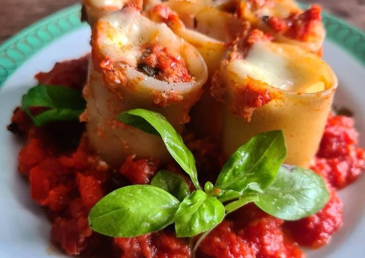 Comment Cuisiner Paccheri à la sauce tomate et mozzarella