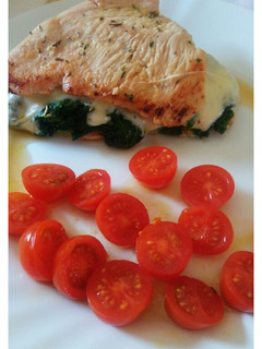 Una foto de Filetes de pechuga de pavo rellena de espinacas y queso