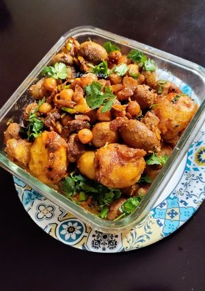 A picture of Leftover Chole, Mushrooms Masala.