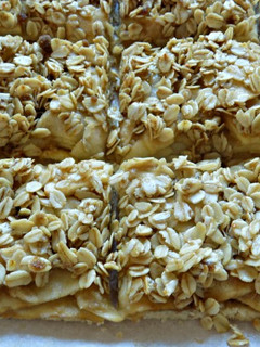Una foto de Crumble de manzana con base de galleta