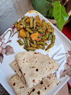 फ्रेंच बिन्स भाजी😋 (french beans bhaji recipe in marathi) रेसिपी चे मुख्य फोटो