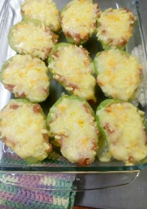 Una foto de Chayotes rellenos