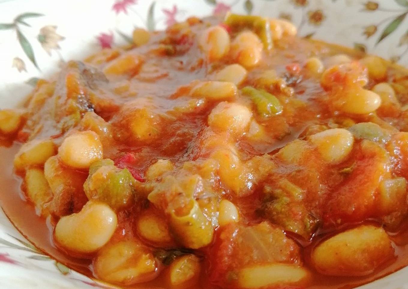 Guiso de alubias blancas con verduras