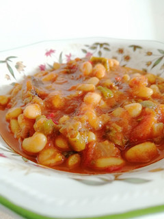 Una foto de Guiso de alubias blancas con verduras