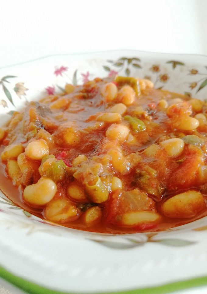 Una foto de Guiso de alubias blancas con verduras