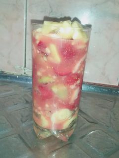 صورة لوصفة كوكتيل الفراوله بالفواكه🍓🍓
