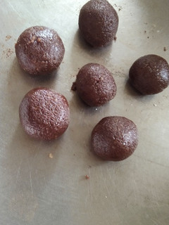 રોટલી ના બોલ્સ (Rotli Balls Recipe In Gujarati) રેસીપી મુખ્ય ફોટો