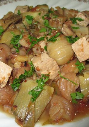 Foto principal de Guiso otoñal con tofu ahumado, alcachofas y castañas - veggie