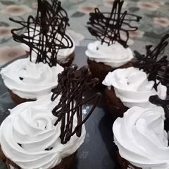 A picture of Chocolate cupcakes with froasting ❤❤.