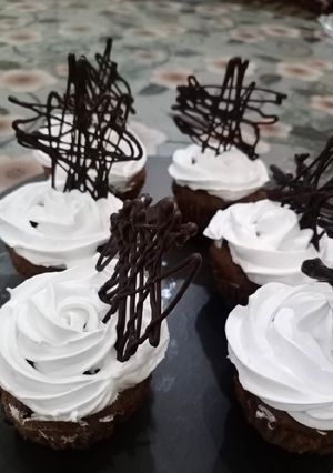 A picture of Chocolate cupcakes with froasting ❤❤.