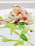 Calamari con crema di piselli e briciole di S.Daniele croccanti