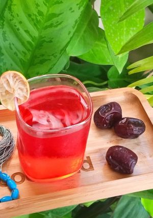 A picture of Rooh Afza Lemonade.