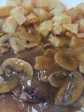 Entrecot con salsa confitada sobrasada y champiñones