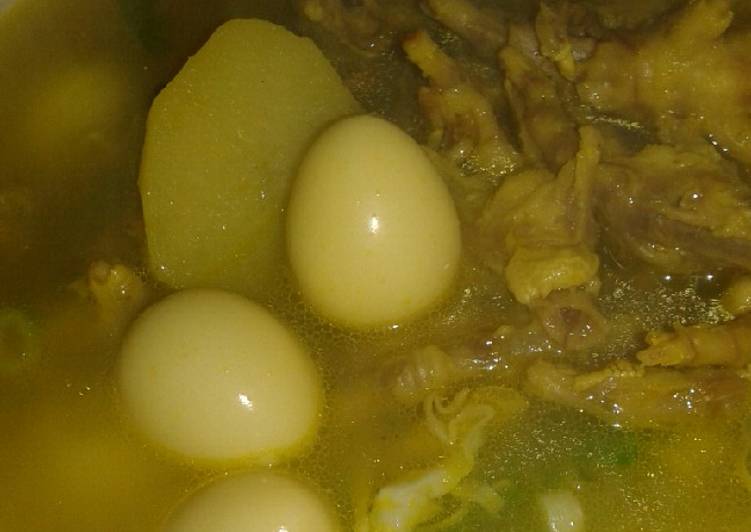 Bagaimana Menyiapkan Soto ceker ayam Anti Gagal