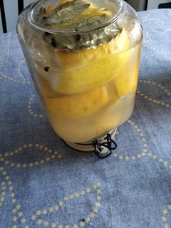 Una foto de Limones encurtidos