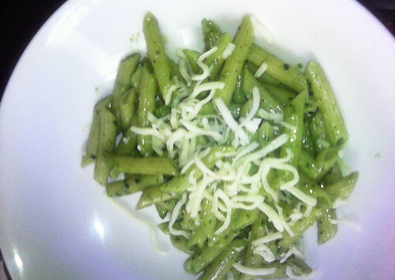 Pasta sencilla con albahaca