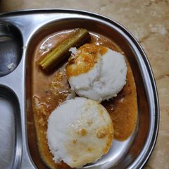 A picture of Idli sambar.