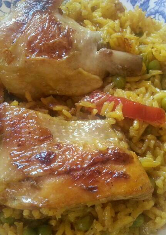 Una foto de Arroz con pollo y guisantes