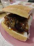 Burger con cipolle agrodolce e bacon